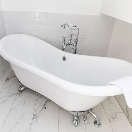 Stunning - Puddleduck - Centre Of *