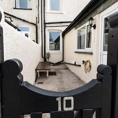 Stunning - Puddleduck - Centre Of *